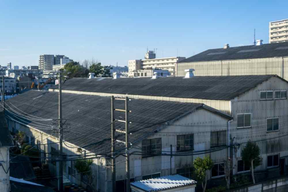 施工事例を見る前に知っておくべき「住宅塗装」と「工場改修」の決定的な違い